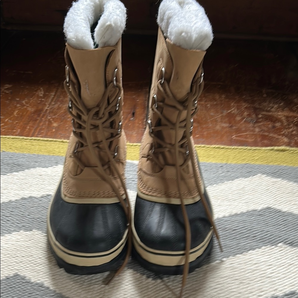 Sorel Women's Tan and Black Winter Boots